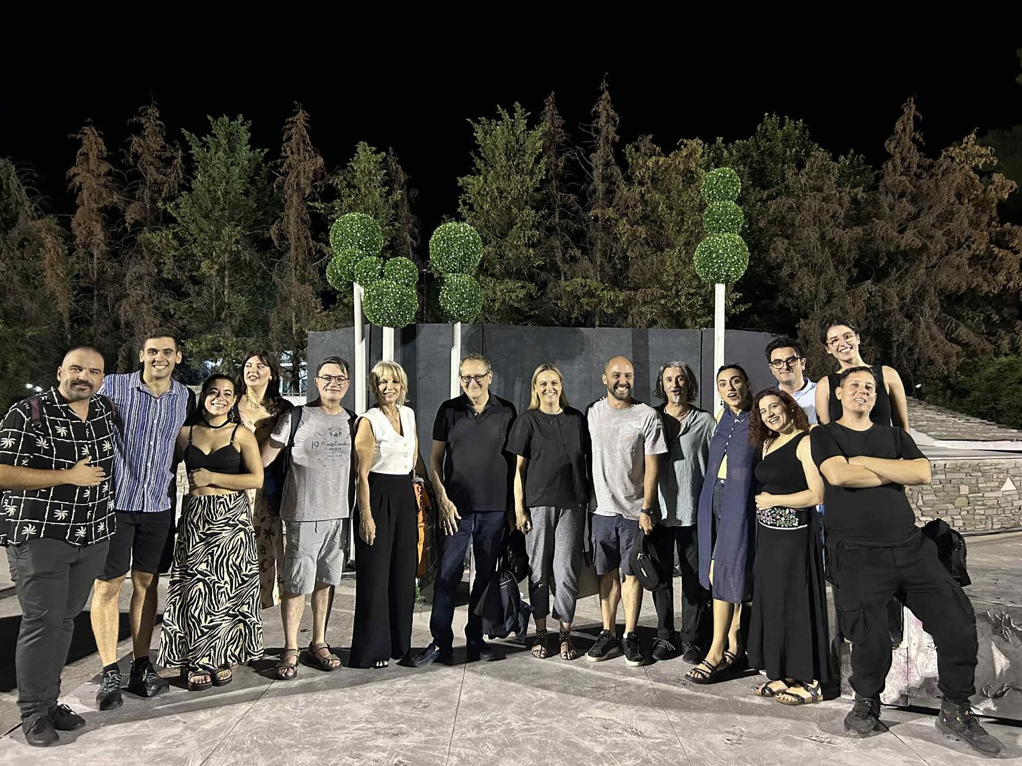 dipethe-serron-molieros-giatros-me-to-stanio-kalokairi-tis-komodias.jpg dipethe-serron-molieros-giatros-me-to-stanio-kalokairi-tis-komodias.jpg