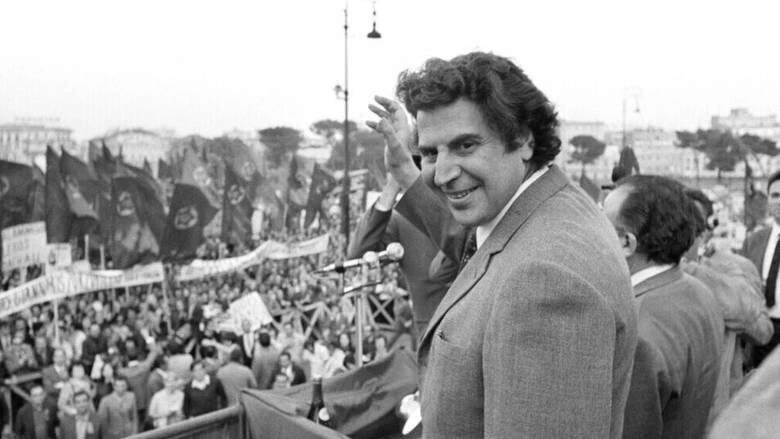 mikis-theodorakis3.jpg mikis-theodorakis3.jpg