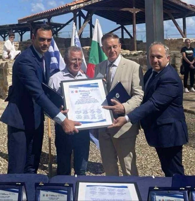2tatsios.jpg?v=0 2tatsios.jpg?v=0