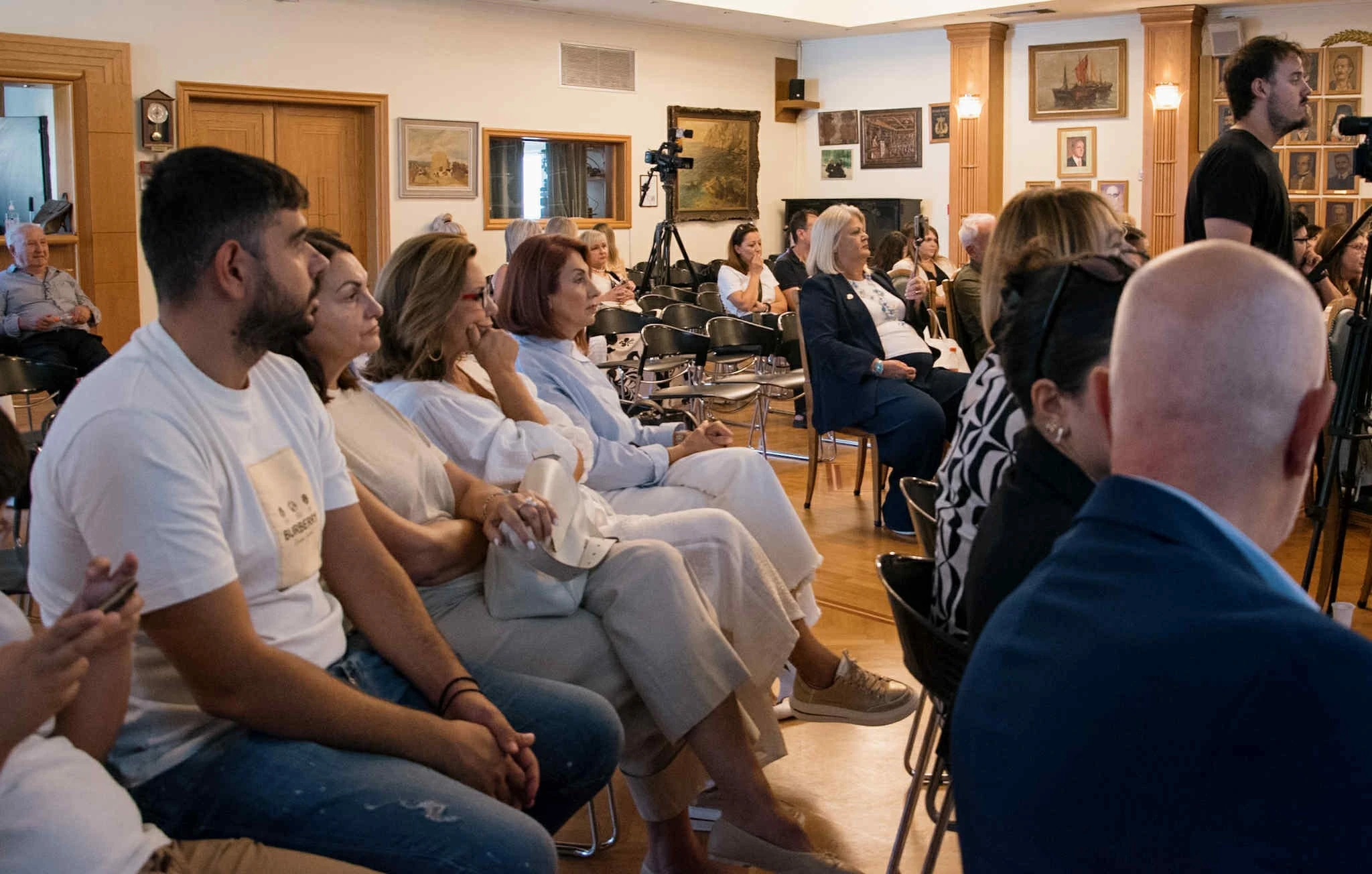 epimelitirio-ghinaikes2.jpg epimelitirio-ghinaikes2.jpg