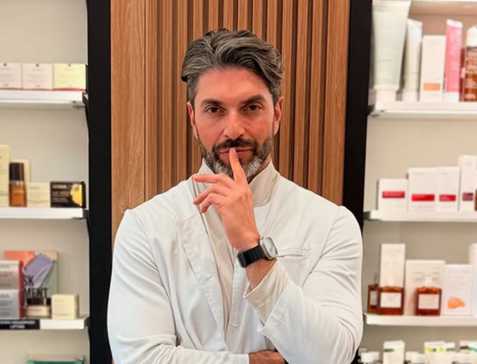 Η απάντηση του Σπύρου Μαρτίκα μετά τις αντιδράσεις στις AI φωτογραφίες με τον Παντελή Παντελίδη