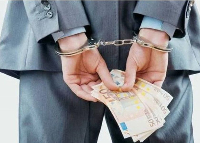 Συνελήφθη γιατρός στο Κολωνάκι για φακελάκι από καρκινοπαθή