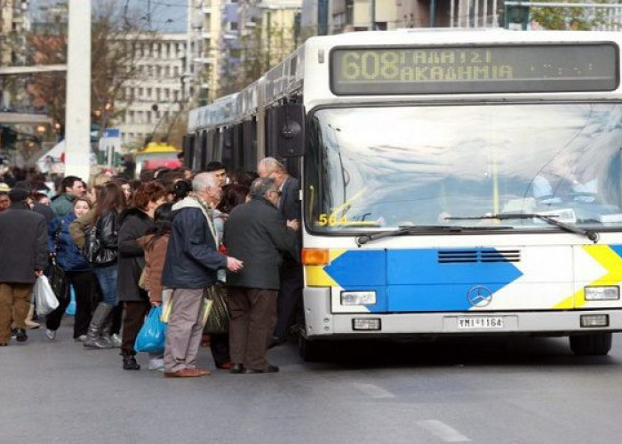 Ο ΦΟΙΤΗΤΗΣ ΠΟΥ ΑΦΗΣΕ ΤΟΥΣ ΕΠΙΒΑΤΕΣ ΜΕ ΑΝΟΙΧΤΟ ΤΟ ΣΤΟΜΑ ΣΤΟ ΛΕΩΦΟΡΕΙΟ!