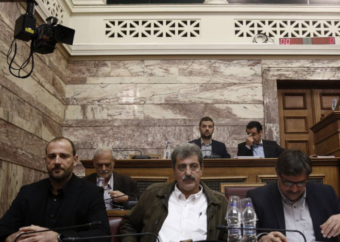 ΑΓΡΙΟΣ ΚΑΒΓΑΣ ΣΤΗ ΒΟΥΛΗ ΜΕ ΜΑΝΙΟ ΚΑΙ ΟΙΚΟΝΟΜΟΥ – «ΠΥΡΟΣΒΕΣΤΗΣ» Ο ΠΟΛΑΚΗΣ!