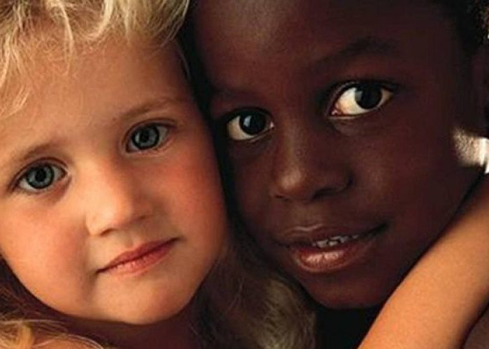 ΡΑΤΣΙΣΜΟΣ ΕΙΝΑΙ ΝΑ ΜΙΣΕΙΣ ΚΑΤΙ ΠΟΥ ΤΥΧΑΙΑ ΔΕΝ ΕΙΣΑΙ!