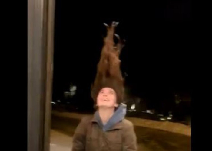 Πολικό ψύχος στις ΗΠΑ: Δείτε πώς κατέληξε γυναίκα που βγήκε με βρεγμένο κεφάλι στο κρύο!