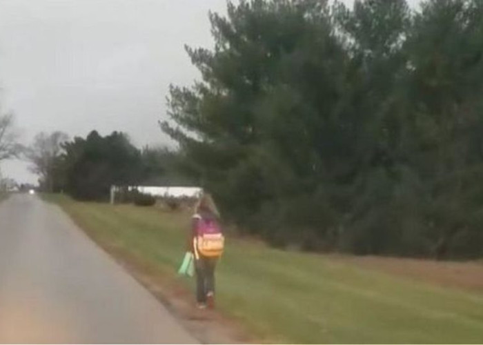 ΔΕΙΤΕ ΤΟ VIRAL ΒΙΝΤΕΟ ΕΝΟΣ ΠΑΤΕΡΑ ΠΟΥ ΤΙΜΩΡΗΣΕ ΤΗΝ ΚΟΡΗ ΤΟΥ ΕΠΕΙΔΗ ΕΚΑΝΕ BULLYING ΣΕ ΣΥΜΜΑΘΗΤΗ ΤΗΣ!