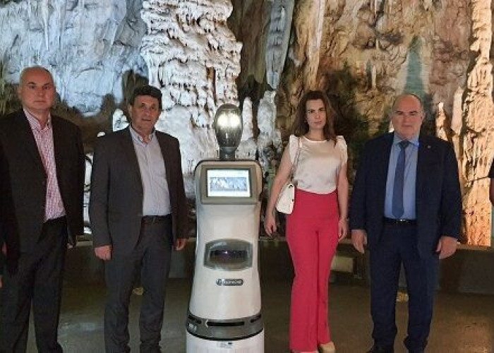 Επίσκεψη Καββαθά στο Σπήλαιο Αλιστράτης