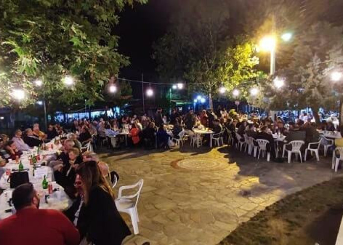 Απτην έναρξη των εκδηλώσεων «ΡΟΥΠΕΛ 1941-Η ΑΝΑΒΙΩΣΗ»: Κατακλύστηκε από κόσμο η κεντρική πλατεία στο Πετρίτσι