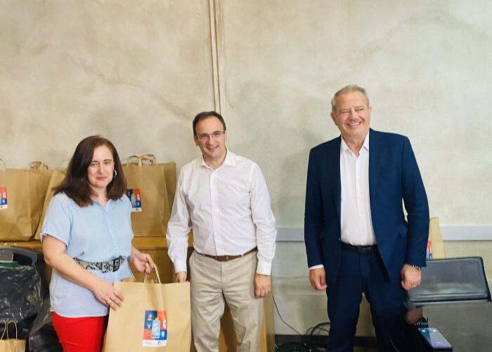 Από το Δήμο Σερρών: Παραδόθηκαν παιχνίδια και βιβλία που συγκεντρώθηκαν κατά την «Επιχείρηση Replay»