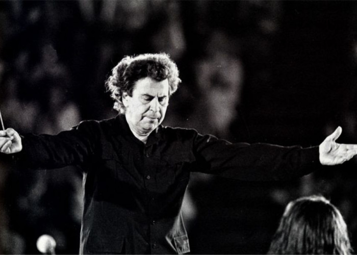 Στη συναυλία – αφιέρωμα για τον Μίκη Θεοδωράκη: Γέμισε το Θερινό Θεατράκι