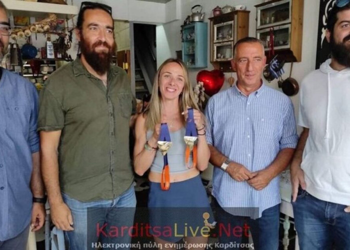 Αντιγόνη Ντρισμπιώτη: Υποδοχή της «χρυσής» αθλήτριας στο τσιπουράδικο της στην Καρδίτσα