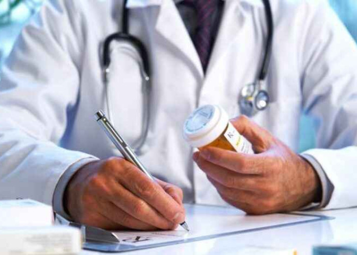 Η κρίση δημιούργησε το πρόβλημα: «Κίνητρο» για επιστροφή των ιατρών το …δίπορτο!