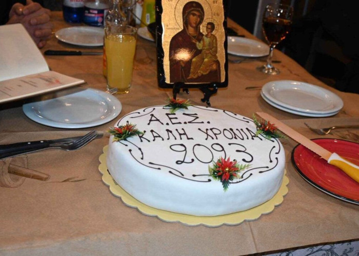 Η ΑΕΣ έκοψε Βασιλόπιτα στο ψητοπωλείο «Μανώλης»