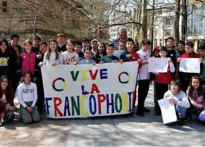 Η πλατεία Ελευθερίας της πόλης των Σερρών Πλημμύρισε από μαθητές και ακούσματα γαλλικής γλώσσας