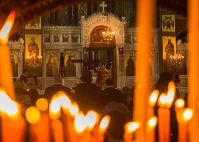 Εύβοια: Γυναίκα χαστούκισε ιερέα σε εκκλησία επειδή δεν πήρε θέση για τις νέες ταυτότητες