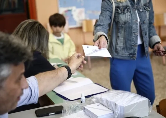 Έκλεισαν οι κάλπες, μεγάλη αποχή στον β’ γύρο -Μετά τις 20:00 οι πρώτες ασφαλείς εκτιμήσεις για το αποτέλεσμα