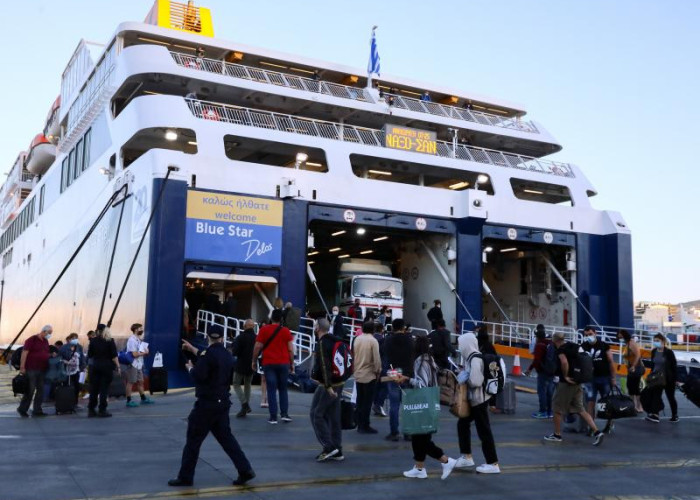 Απίστευτο περιστατικό: Άφησαν έξω από το πλοίο μητέρα με δυο παιδιά γιατί δεν είχε πιστοποιητικά ότι ήταν δικά της