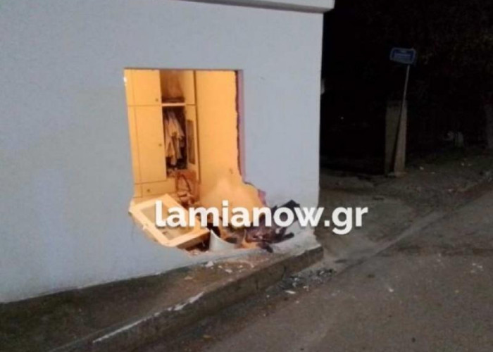 Απίστευτο τροχαίο στη Λαμία: Έχασε τον έλεγχο του ΙΧ και γκρέμισε τοίχο σπιτιού