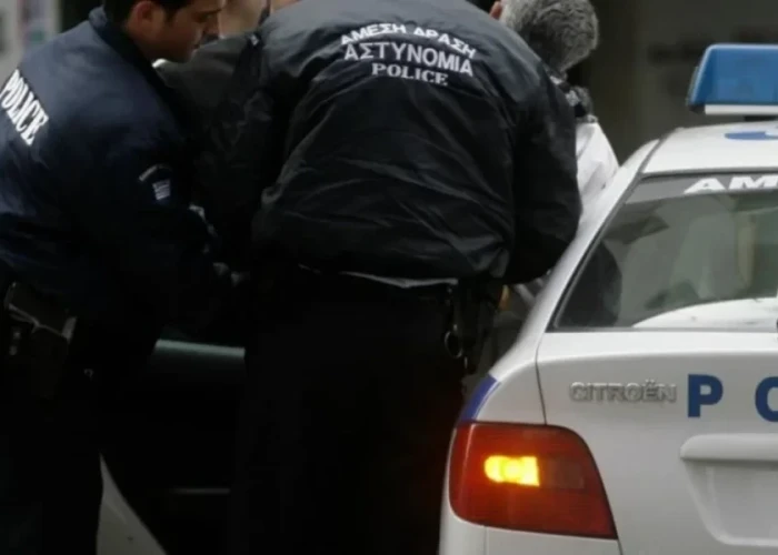 Απειλούσε να σκοτώσει μετανάστες ζητώντας να τον ξαναπληρώσουν