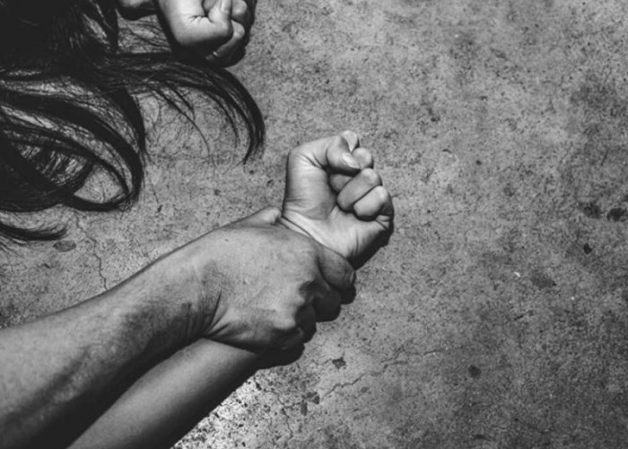 Φρίκη: Παρίστανε τον αστυνομικό και βίαζε εκδιδόμενες γυναίκες