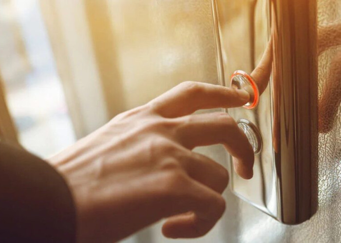 Λάρισα: Κατέβασε το γενικό του ρεύματος και εγκλώβισε τους κλέφτες στο ασανσέρ