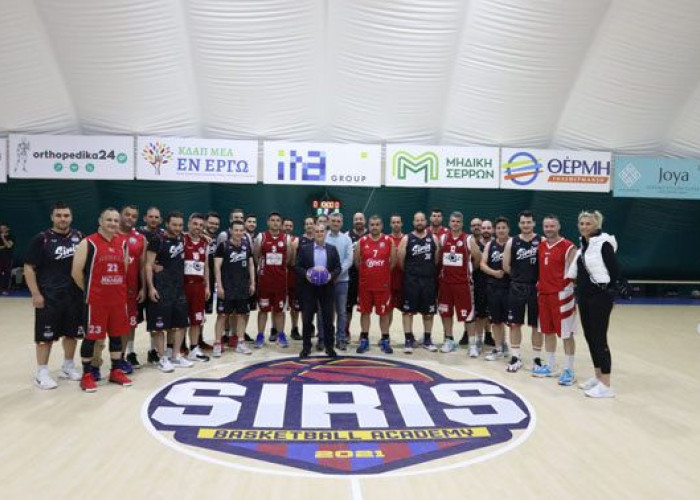 Μια μπάλα για τον Ερυθρό Σταυρό από την Siris Basketball Academy