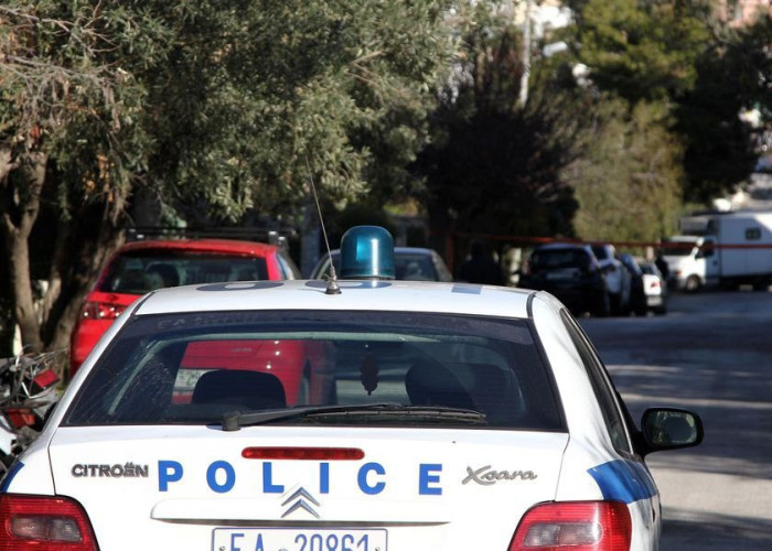 Κρήτη: Οδηγός ξέχασε να βάλει χειρόφρενο και το αυτοκίνητο έπεσε πάνω σε καρότσι με παιδιά