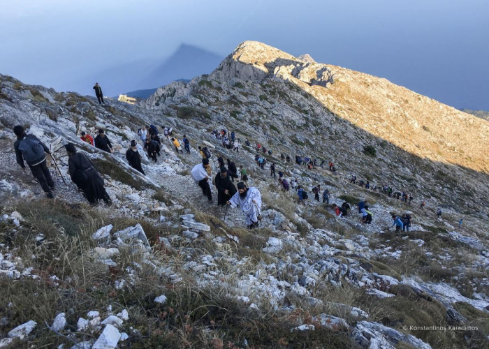 Ατύχημα στην κορυφή του Άθωνα – Αμέσως στήθηκε επιχείρηση μεταφοράς