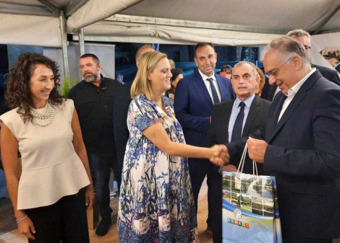 Ο Υπουργός Ανάπτυξης Τάκης Θεοδωρικάκος στο περίπτερο της ΔΕΥΑ Σερρών