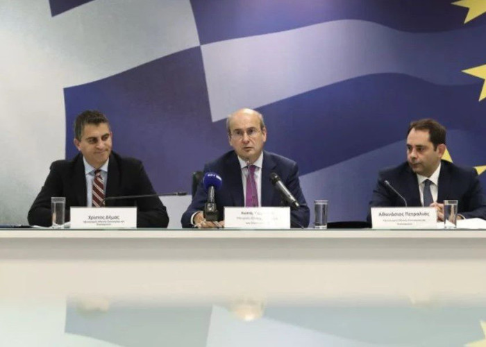 Οι 12 αυξήσεις αποδοχών και οι 12 νέες μειώσεις φόρων – Όσα είπε ο Χατζηδάκης