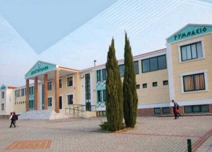 Προσφέρει το Αριστοτέλειο Εκπαιδευτήριο Σερρών Αμερικάνικο Απολυτηρίου Λυκείου ταυτόχρονα με το Ελληνικό