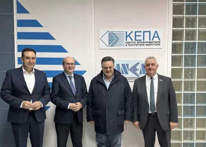 Ο Κωστής Χατζηδάκης στα γραφεία της ΚΕΠΑ-ΑΝΕΜ ΑΜΚΕ/ΕΦΕΠΑΕ