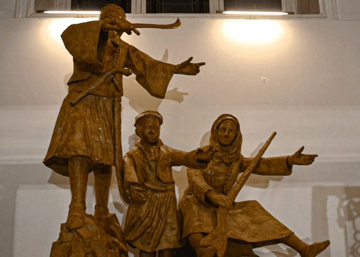 Εγκαινιάστηκε στο κατάμεστο ΥΜΑΘ η Έκθεση κειμηλίων και τεκμηρίων