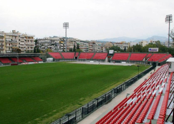 Με ποιανού άδεια γίνονται έργα στην κερκίδα μπροστά από το δημοτικό σχολείο – Έργα καλοπισμού (;) από την ΠΑΕ Πανσερραικός;