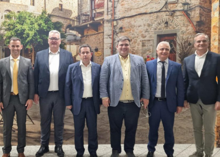 To Επιμελητήριο Σερρών στα εγκαίνια της έκθεσης «Άρωμα Χίου» στο Σύνταγμα