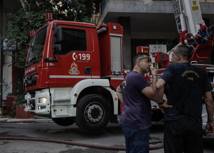 Φωτιά σε υπόγειο χώρο με ελαστικά στη Μιχαλακοπούλου - Διακοπή κυκλοφορίας