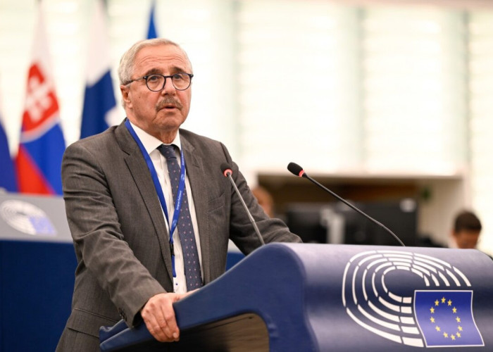 Γ. Μανιάτης προς Ευρωπαϊκή Επιτροπή: Τι θα κάνετε για να προστατεύσετε τη λειτουργία και βιωσιμότητα της Ιεράς Μονής Σινά;