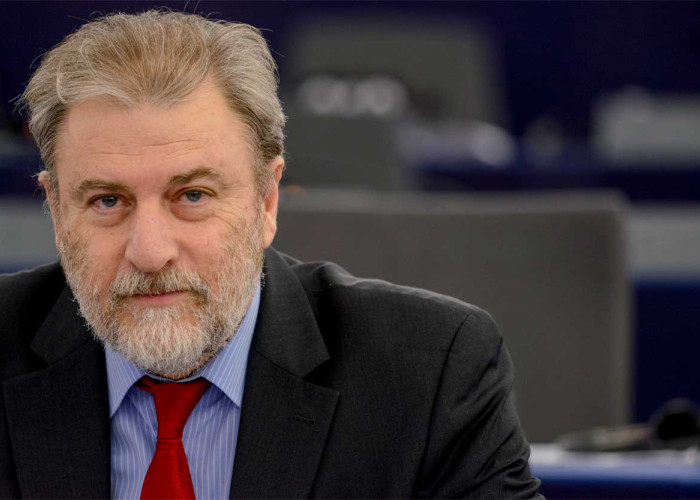 Δέκα χρόνια από το δημοψήφισμα του 2015 γράφει ο Νότης Μαριάς
