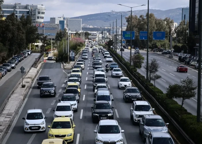 Κίνηση: Επέστρεψαν και οι τελευταίοι αδειούχοι στην Αθήνα - Μποτιλιάρισμα σε Κηφισό και Κηφισίας