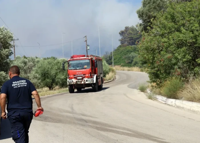 Φωτιά στο Αγρίνιο: Επιχειρούν επίγειες και εναέριες δυνάμεις
