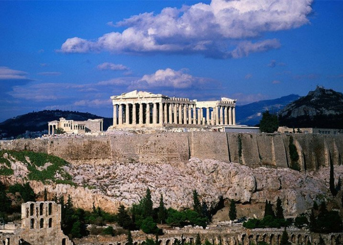 Εσείς ξέρετε γιατί πάνω από την Ακρόπολη δεν πετάνε πουλιά;