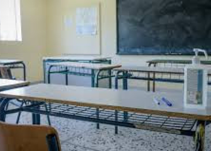 Κλειστά 700 σχολεία κάθε χρόνο