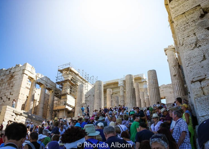 Πόσα υγιή χρόνια ζουν γυναίκες και άνδρες στην Ελλάδα - Σύγκριση με την Ευρώπη [πίνακες]