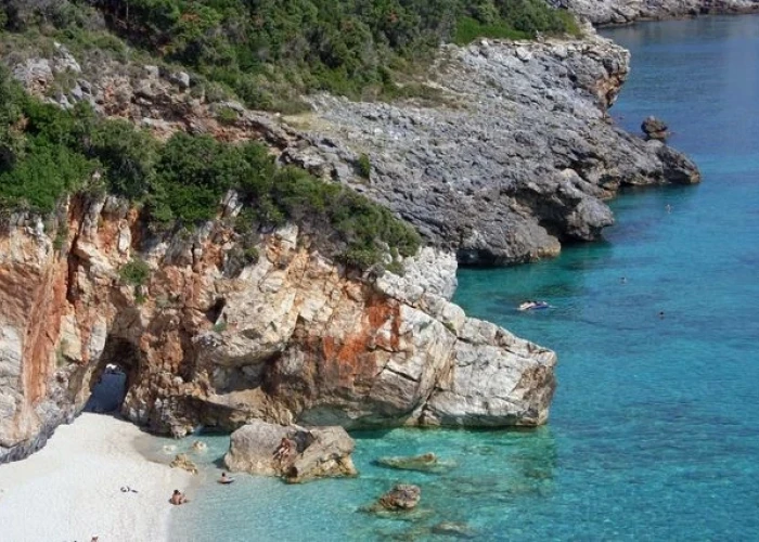 Άγριος καβγάς σε παραλία στο Πήλιο – Τρεις συλλήψεις
