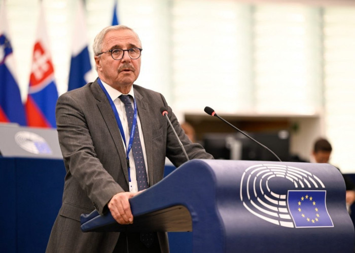 Γιάννης Μανιάτης Η Κυβέρνηση καταστρέφει τον καλύτερο βιοτεχνικό κλάδο της Ελλάδας