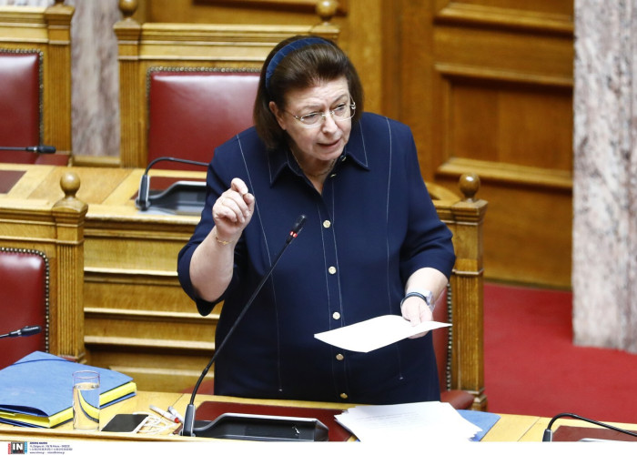 Λίνα Μενδώνη για λόφο Παπούρα-Η λύση διασφαλίζει την ανάδειξη του μνημείου και την ασφάλεια των πτήσεων
