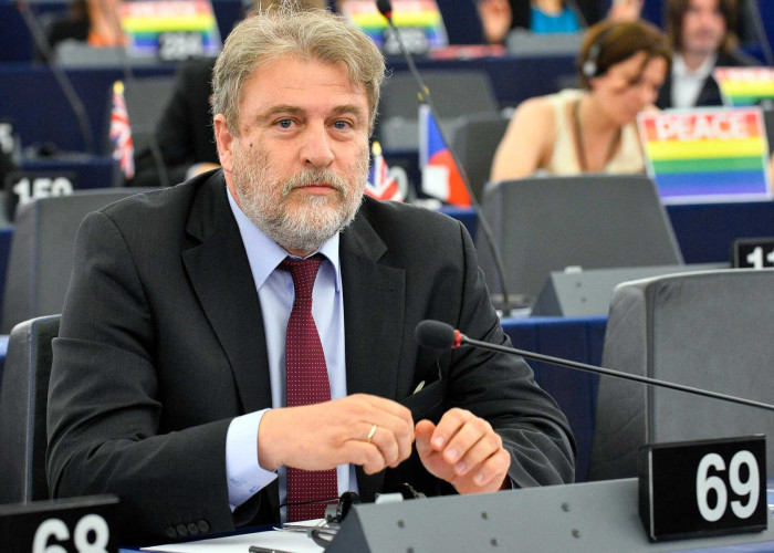 Νότης Μαριάς: Γιατί δεν εφαρμόζεται το Ουκρανικό μοντέλο και για όσους πρόσφυγες φτάνουν στην Κρήτη;