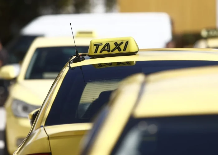 Συνελήφθη οδηγός ταξί – Ζήτησε 310 ευρώ για διαδρομή από το Αεροδρόμιο στο Σύνταγμα