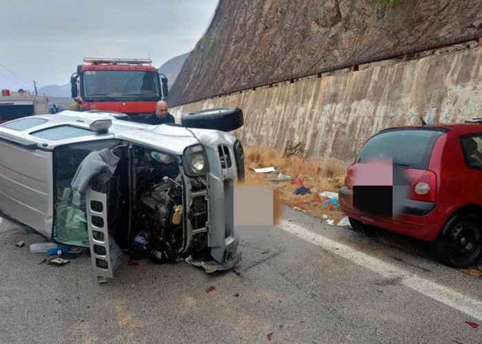 Τροχαίο δυστύχημα στο Γαλαξίδι: Σφοδρή σύγκρουση ΙΧ, δύο νεκροί και μία τραυματίας